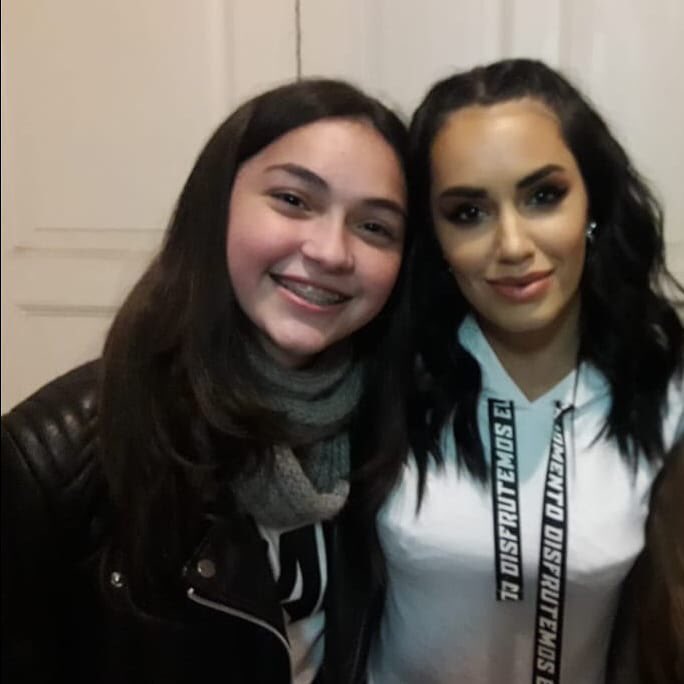 donoxvos's tweet photo. Sueño cumplido para Emilia!!! Gracias a nuestra querida madrina @laliespos  por ayudarnos a ayudar... "Los Buenos ratos hacen bien..." #DonoXVos  ❤️ https://t.co/Jf1W7t1pjs