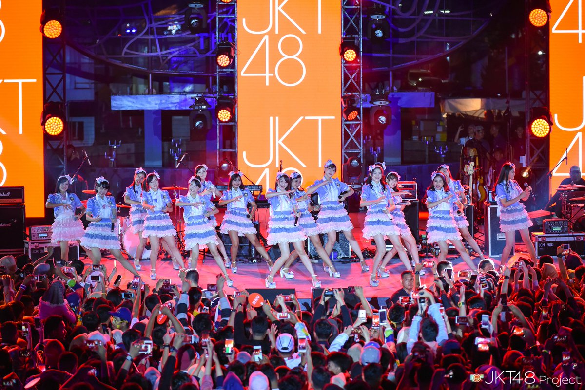 officialJKT48's tweet photo. Penampilan JKT48 di penutupan acara Asian Games 2018 yang diselenggarakan di Palembang. Semoga menjadi penutup yang manis untuk para atlet yang telah berjuang maksimal. #AsianGames #JKT48xAsianGames https://t.co/BQu7BcH5zh