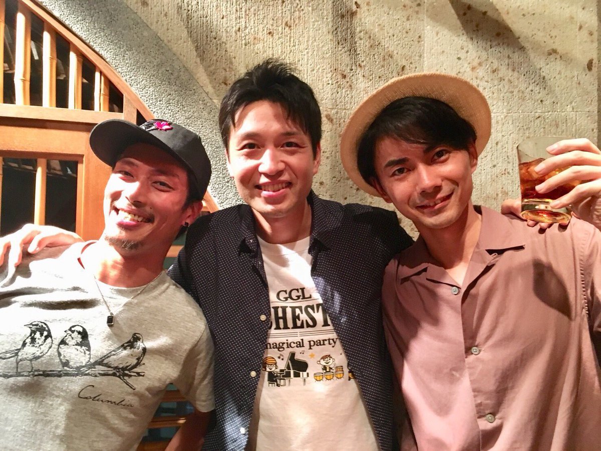 tattsun_senna's tweet photo. 三兄弟。

左から、

タダのバカ。

偉大なる先輩であり頼れるお兄ちゃん。

タダのサイコパス。

#threebros
#聖ちゃんライブぶり
#カッキーほぼ2ヶ月ぶりw
#そーいえば今日銀歯取れた
#大事な日は大体銀歯取れる https://t.co/27BmQtfxWf