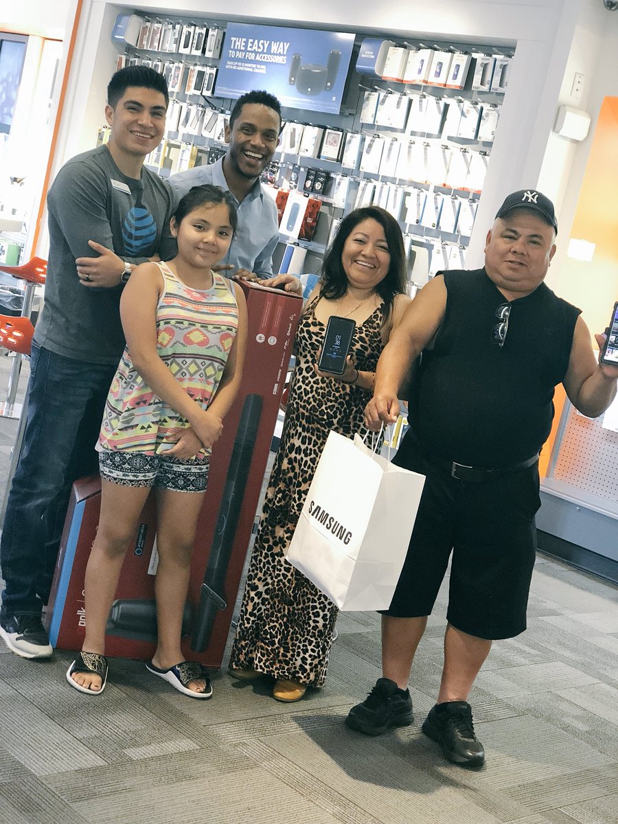 BarryErskine3's tweet photo. Newington and RSC Juan starting the month off strong making his clientele happy! #DTV #Day1Stream #OurNE @jimmyazhari1 @Bowman_Ana2020 https://t.co/SHh81VAiSn