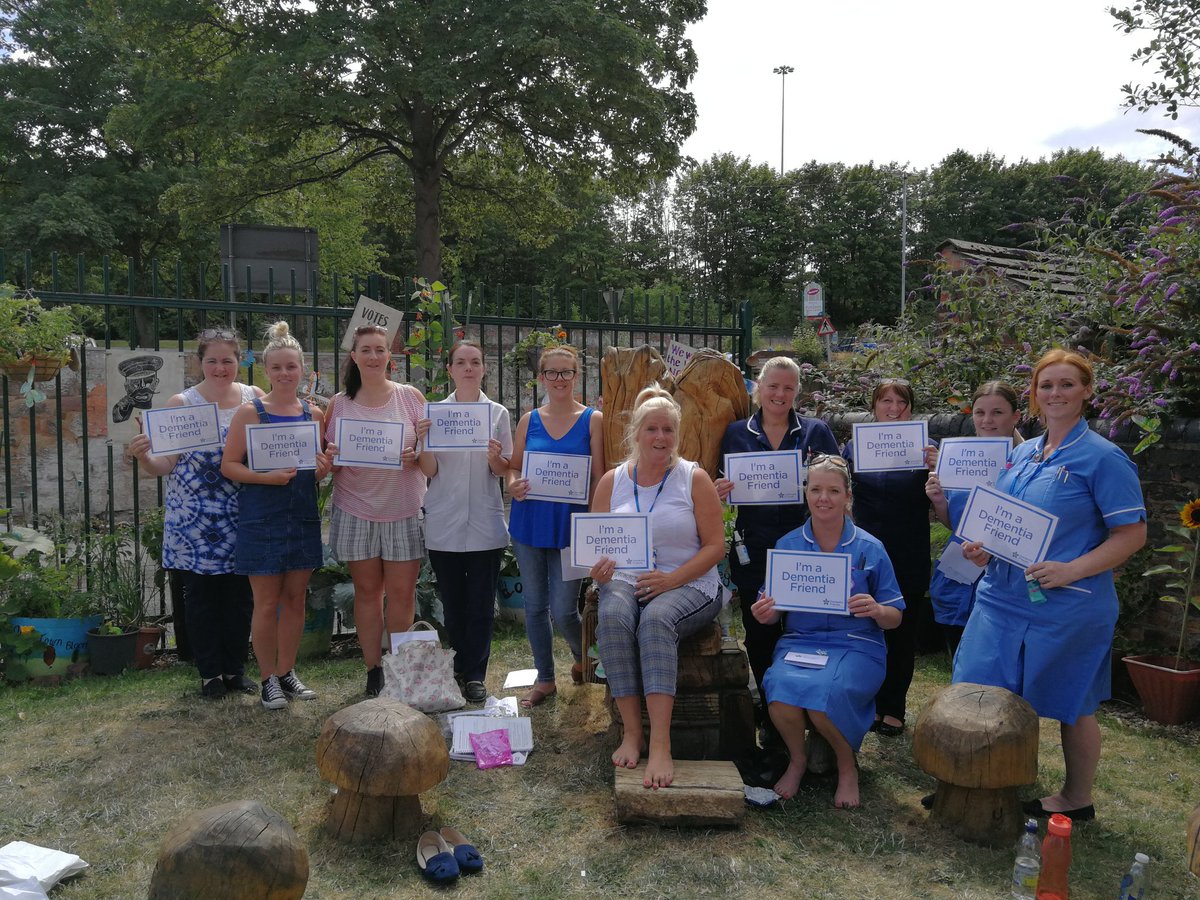 MargoG11's tweet image. Day 6  so easy to choose my final #timetoshine #shareexamples best day at work so far this year doing @DementiaFriends for @Bridgewater_NHS staff at St Paul's HC in Runcorn and a man came and sketched us! Unique @oldtownbloomers @saramarieblack1 @rutter_sandra