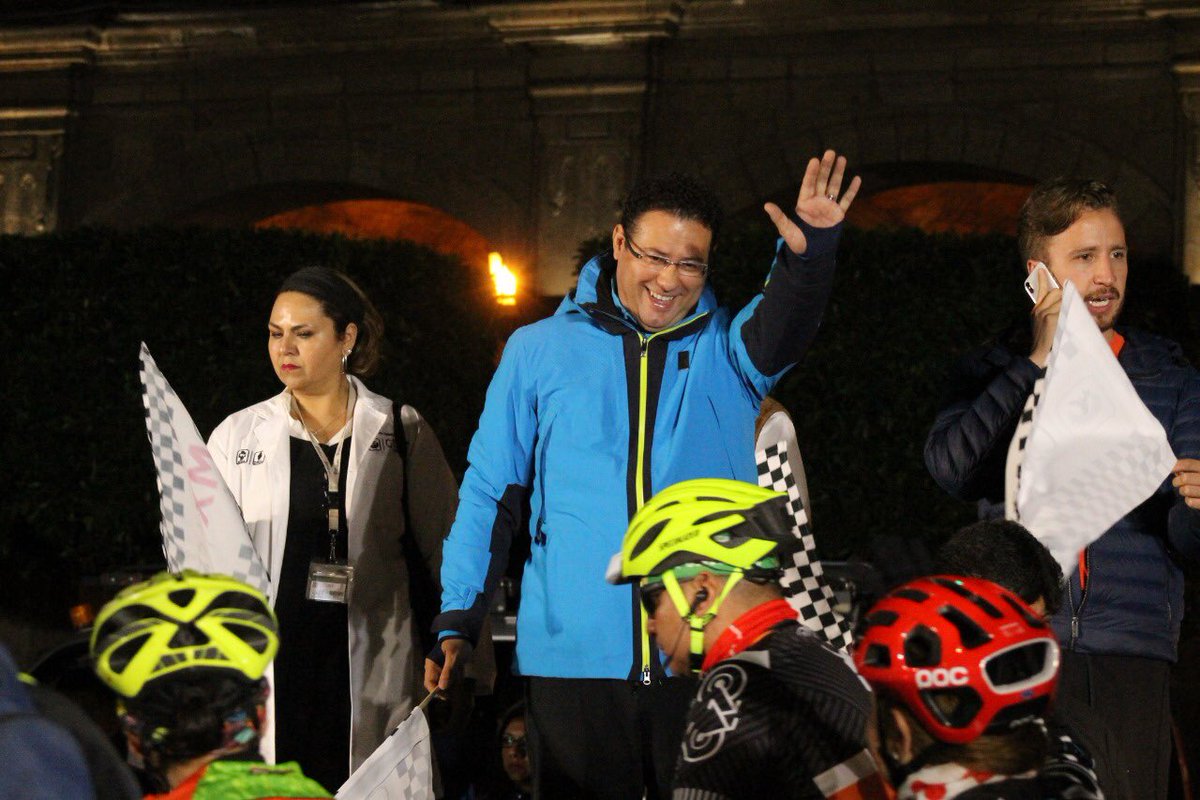 GamalielMtzCDMX's tweet photo. La experiencia de rodar a través de las diversas vialidades de la #CDMX, en ambientes seguros y exclusivos para ciclistas resulta de gran motivación durante el #GranFondoMX de la Ciudad de México. https://t.co/3LPFBnXIPM