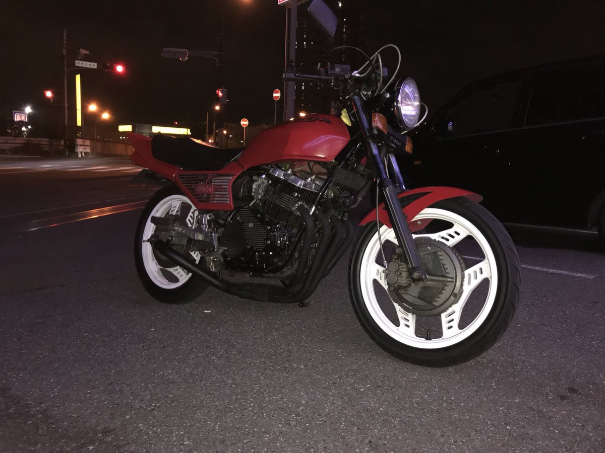OmxfzB32Ip3GQnF's tweet photo. 拡散希望🙏
後輩のcbx400fが盗まれました！
目撃情報があり高速で浦安のディズニーの方の千葉方面に向かう高速です！
白のフルフェイス2人組と言う情報です👍フォロワーの皆さん力を貸してください🙏犯人捕まえてやろうじゃないですか❗️ https://t.co/q3upGdIjum