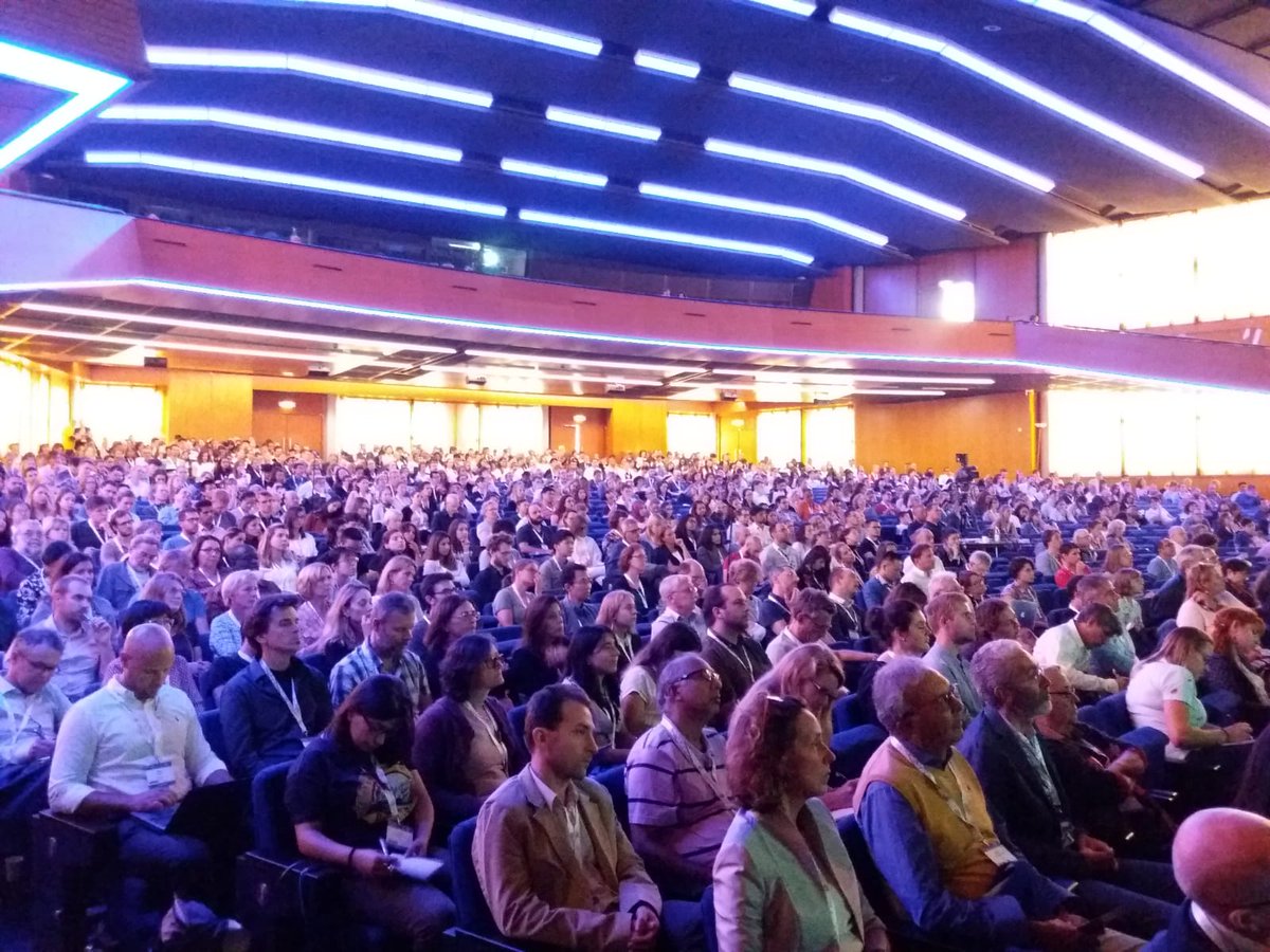 ECI2018's tweet photo. Incredible start to #ECI2018 with a full hall on a Sunday! Immunologists working hard! Thank you all for being here for the start of ECI2018! https://t.co/AVdCwKc1AY