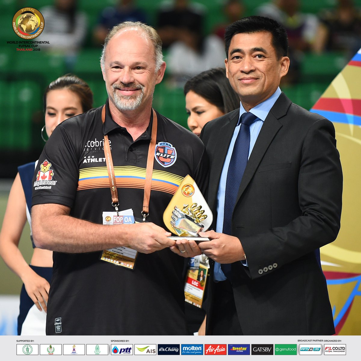 รางวัลแฟร์เพลย์ ตกเป็นของ ยูทาห์ อีลิท ฟุตซอล จาก สหรัฐอเมริกา โดย พล.อ.อ สุรศักดิ์ มีมณี ประธานจัดการแข่งขัน ฟุตซอล ชิงแชมป์ สโมสรโลก 2018 เป็นผู้มอบรางวัล

#WorldIntercontinentalFutsalCup2018
#ฟุตซอลชิงแชมป์สโมสรโลก2018