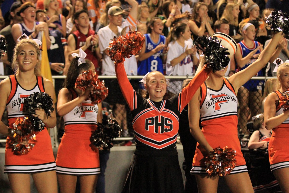 sidelineactions's tweet photo. I don't think there's another school that can compete with Powell's 3rd quarter cheer squad . They really got their fans fired up. 🏈
#FridayNightLights , #PHSCheer, #KnoxvilleBest https://t.co/oPhmPOQRmJ