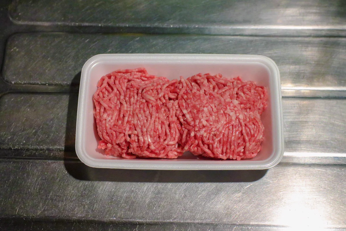 シンプルイズベスト飯ww挽き肉ステーキのインパクトがヤバいww