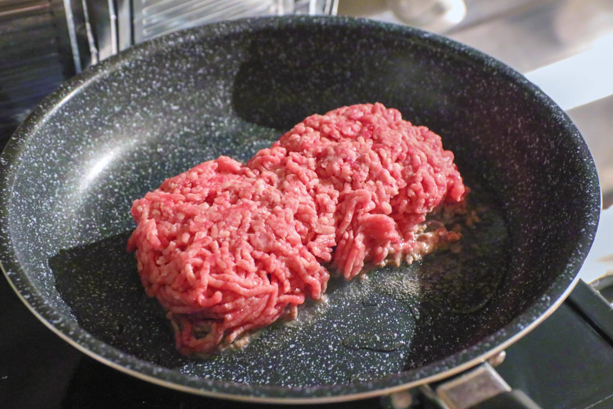 シンプルイズベスト飯ww挽き肉ステーキのインパクトがヤバいww
