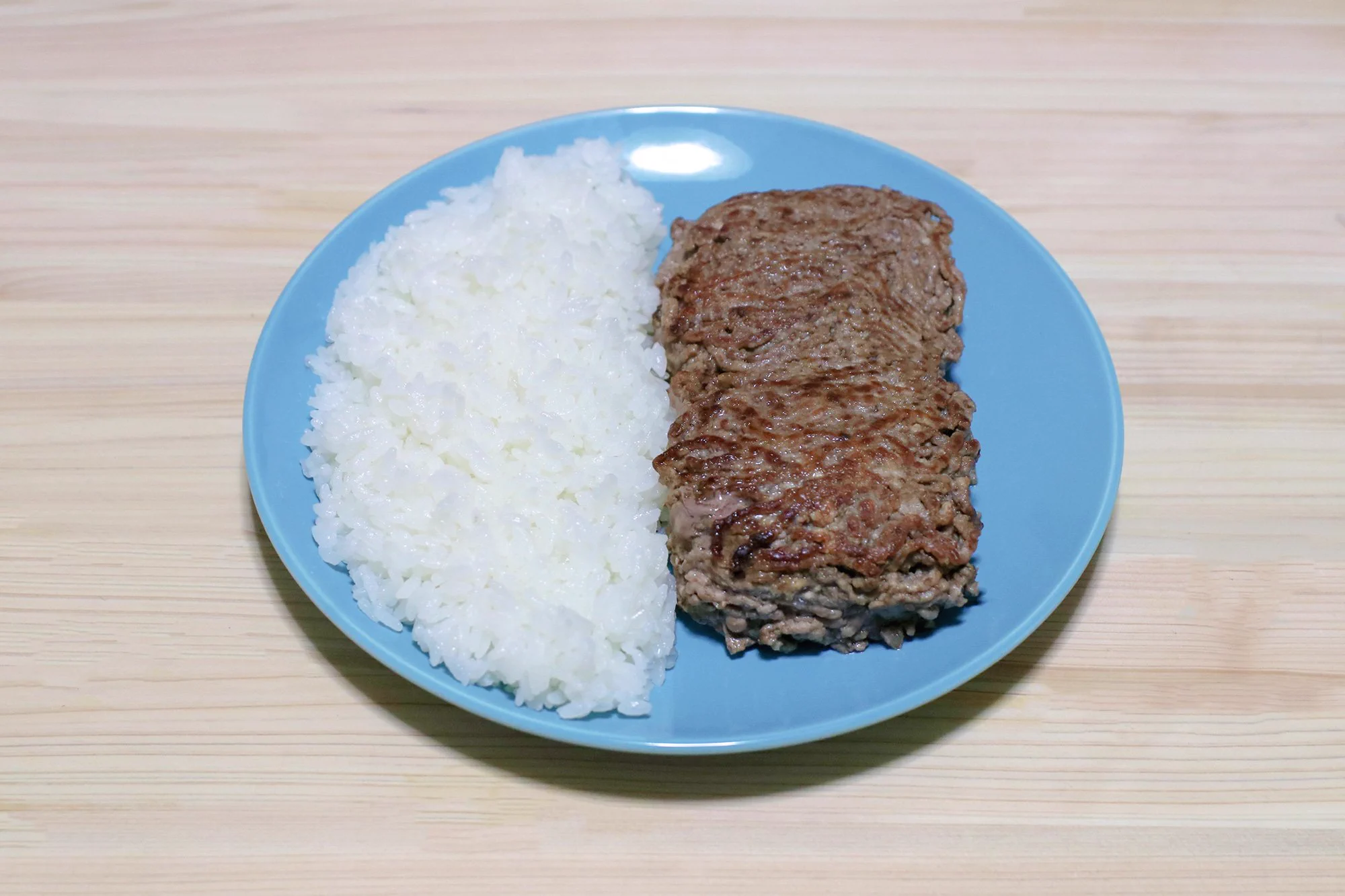 シンプルイズベスト飯ww挽き肉ステーキのインパクトがヤバいww
