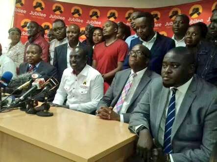 bonifacemwangi's tweet photo. When @UKenyatta goes home tomorrow or in 2022 we must ensure he goes home with everyone he worked with to screw Kenyans. Let’s not make the mistake we did with KANU in 2002, some Moi orphans rebranded themselves as “change” and we ended up electing thieves! Learn from history. https://t.co/xyaRmQJPb0