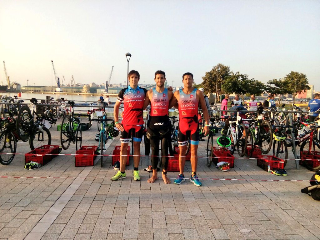 Gran papel de nuestros chicos en el Campeonato de España de Triatlón Olímpico #FETRIACoruña
Julio Sánchez: 30° general y 4° de su GGEE 30-34.
Álvaro Sánchez: 45°, Germán Díaz: 71° y Pedro Barbudo: 118°
🦈🦈🦈