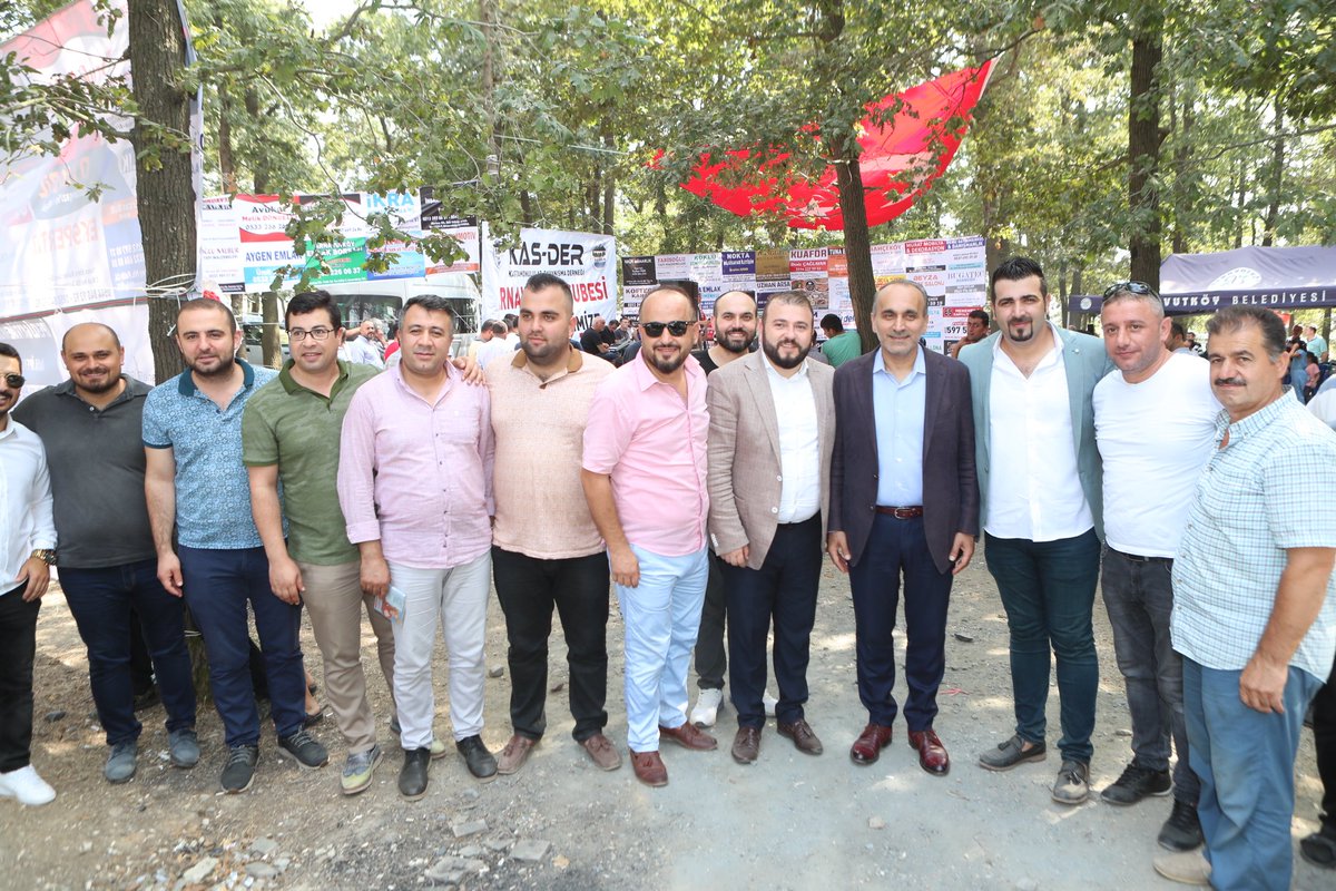 A_HasimBaltaci's tweet photo. KAS-DER(Arnavutköy Kastamonulular Dayanışma Derneği) piknik programında AK Parti Arnavutköy İlçe Başkanımız @M_Candaroglu ile Kastamonulu kardeşlerimizle bir aradayız. https://t.co/iS1AVPNxOI