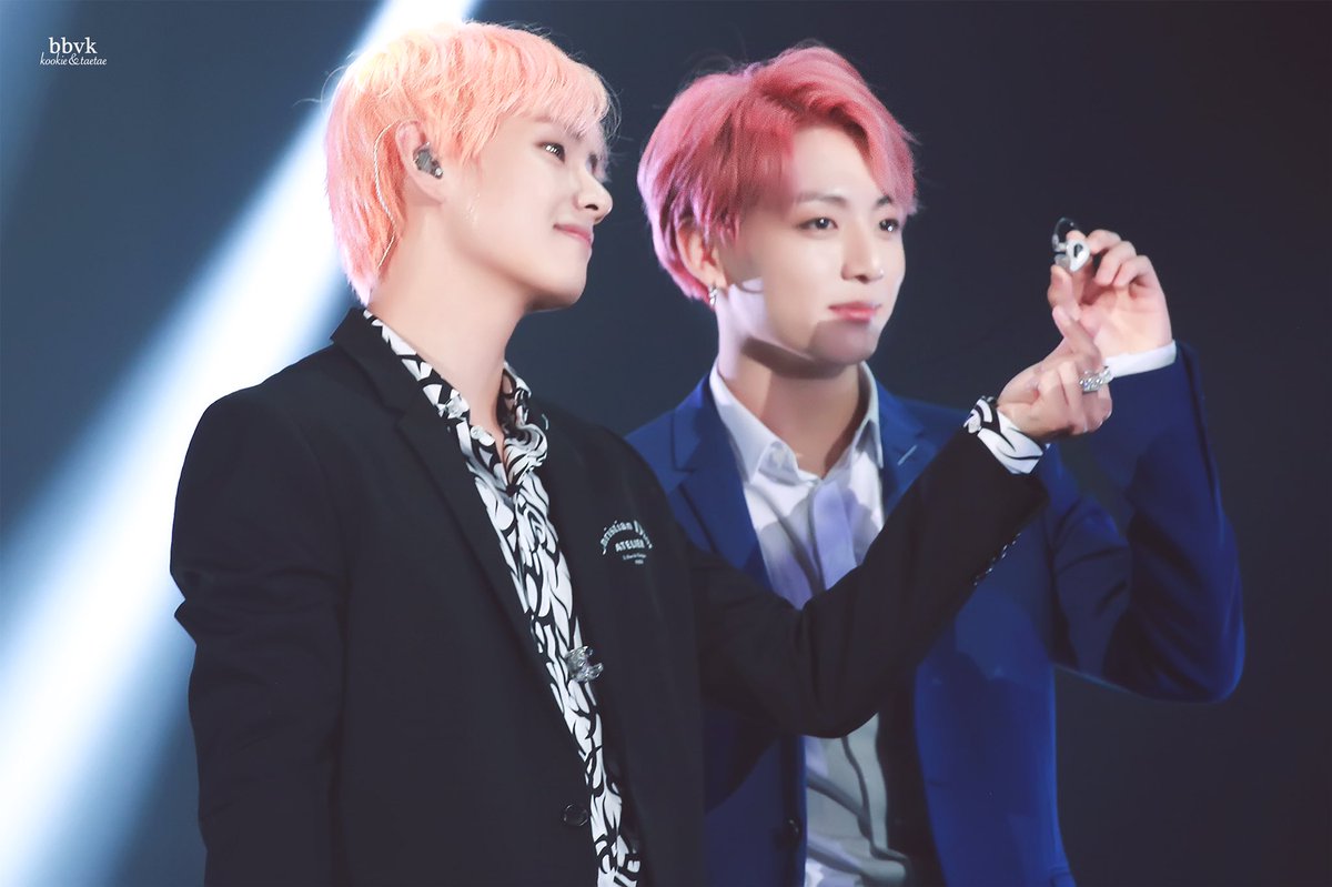 bbvk9597's tweet photo. 180830 soba
You are the best💜

#V #태형 #정국 #JUNGKOOK #kookv #국뷔 #BORAHAE @BTS_twt https://t.co/fUtvnPPlD4