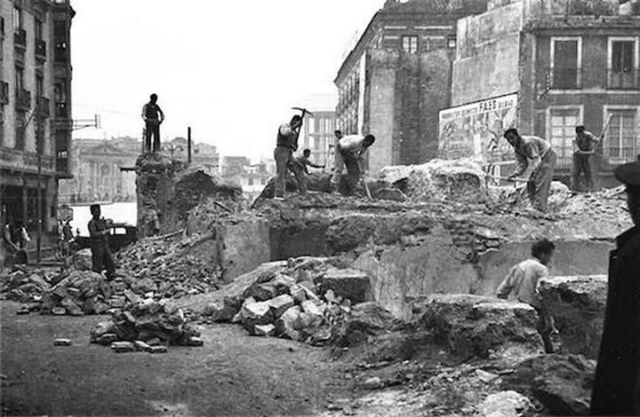 huermur's tweet image. Los Baños Árabes de #Murcia que perecieron bajo la piqueta, fueron declarados monumento nacional en 1931, pero no fue suficiente para protegerlos frente a la pala que los hizo caer en febrero de 1953. Murcia debe aprender de sus errores para no volver a cometerlos #FelizDomingo