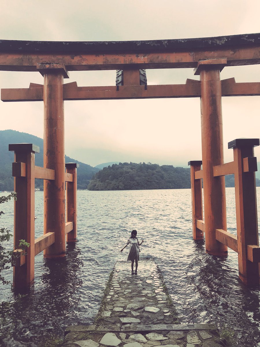 sugary7rainbow's tweet photo. 箱根神社
芦ノ湖に佇む鳥居が素敵だった https://t.co/soMzVUrBjl