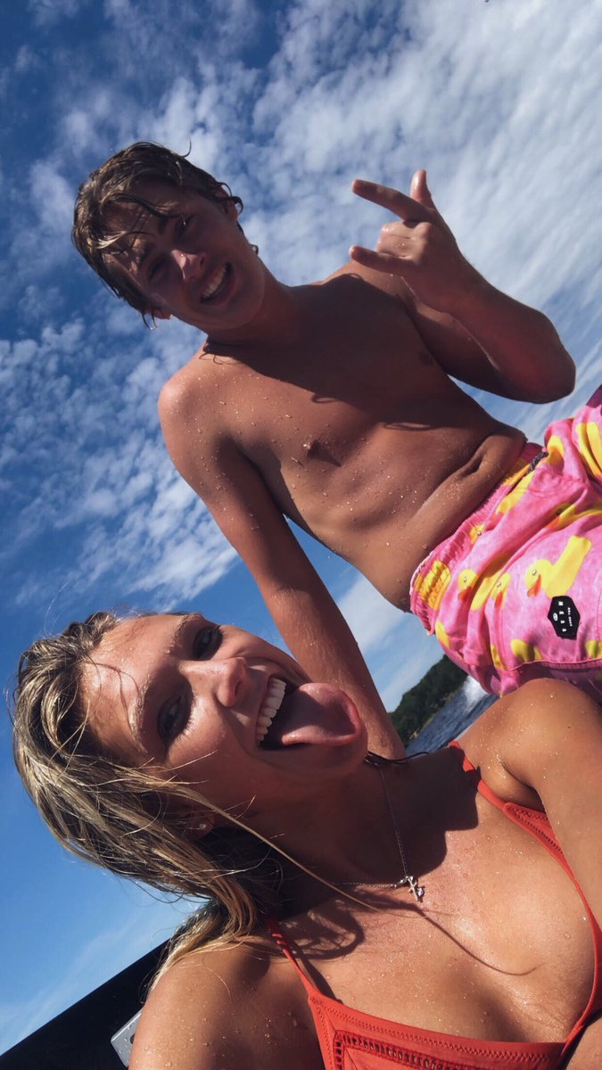 BrookeWarnert's tweet photo. happy birthday nuggy, hope you have a good day 🐷❤️ @peytonayers21 https://t.co/gahGPehTo4