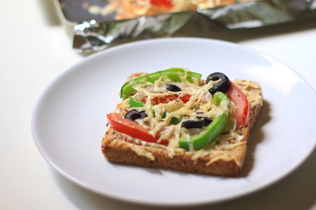 indianclaypot's tweet photo. Learn how to bake this healthy brown bread pizza with cheddar cheese easily, with this quick video!
https://t.co/4s4IsEu1L4
#foodporn #foodie #food #healthy #breakfast #Recipes #RecipeOfTheDay #getinmybelly #nomnom #eatclean #yummy #delicious #tasty #vegetarian #foodblogger https://t.co/MH5fSzphVu