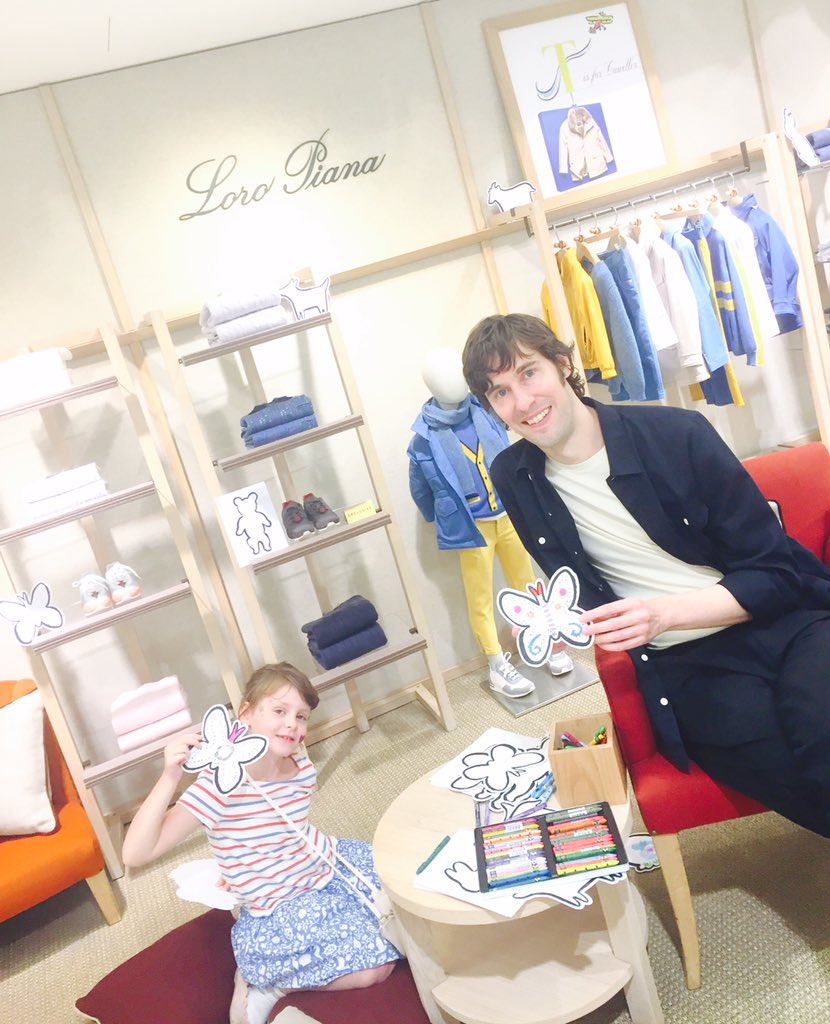 LadyRach's tweet image. My daughter met #ClymDraws #ClymEvernden @Harrods today in the gorgeous Loro Piana and I'm a little shook at how he just casually helped her with some art! #artistfan #soexciting #toocool