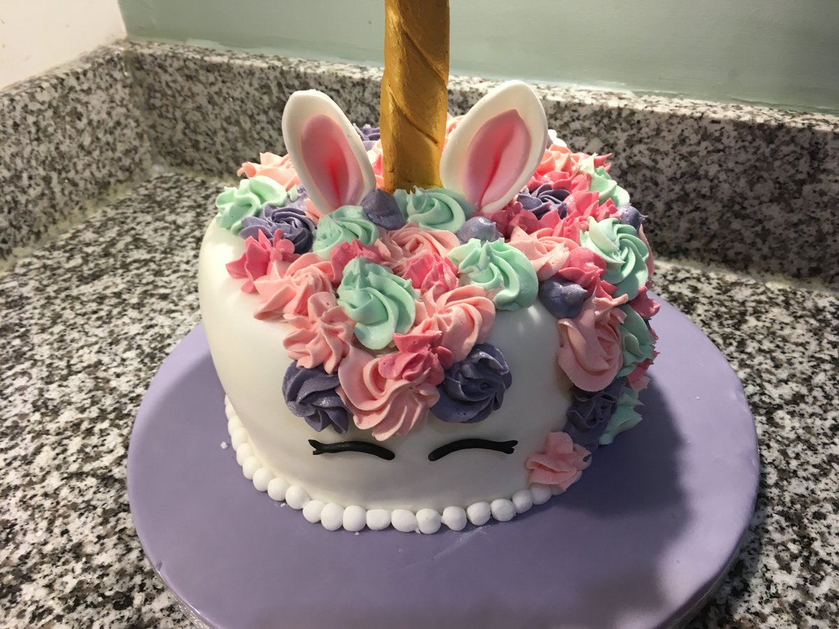 Rhian_Evs's tweet photo. Spot of home baking. Can’t believe the baby is one #tomorrow #growingtooquickly https://t.co/81rc4ECLcc