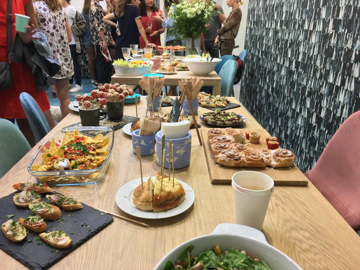 Biocoop's tweet photo. Aujourd’hui, c’est brunch et goûter pour la crémaillère de #ChezSimone, rue Saint-Denis ! De bons petits plats concoctés avec les très bons produits @biocoopdada 😋 https://t.co/BV2Zss6gGD
