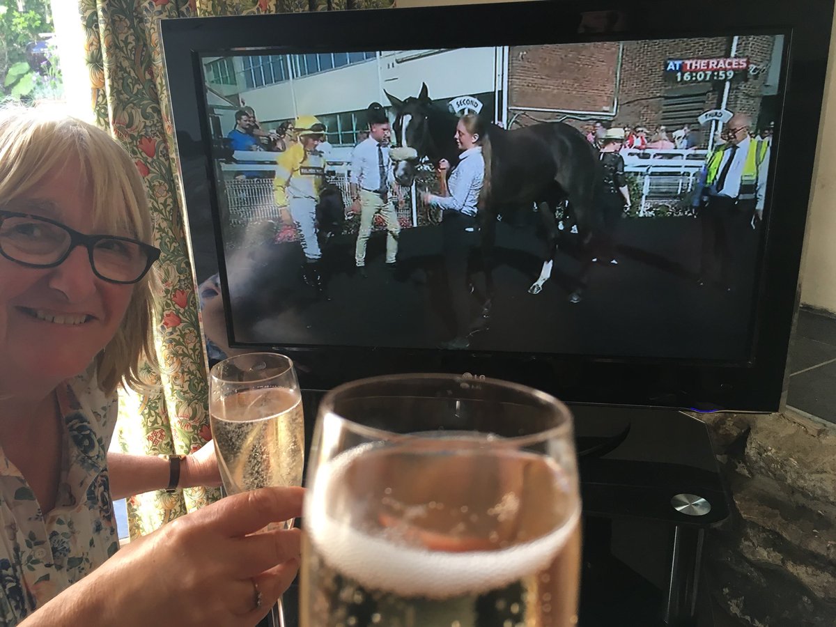 jpjpjp43's tweet image. Everyone’s getting involved here . #DoubleReflection celebration. @BrightonRace @karl_burke @OntoawinnerNEWS @mdri407 @clareislandboy @TomMarquand