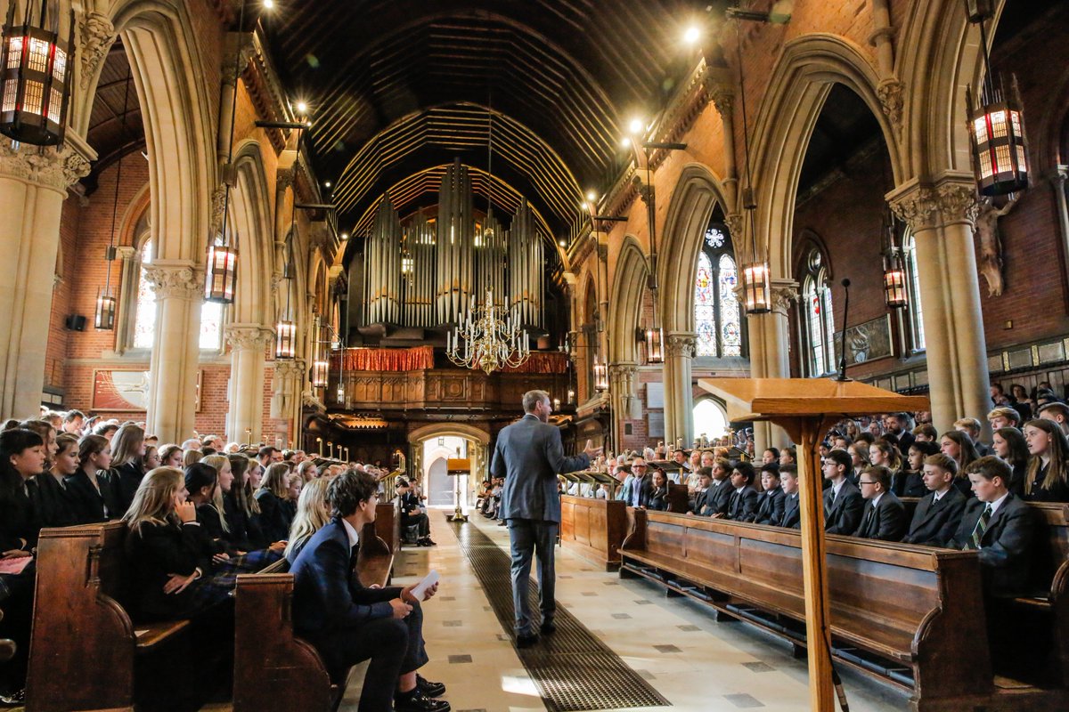 WellingtonUK's tweet photo. Today we welcomed our new Third Form pupils to college. A memorable moment for these young Wellingtonians and we wish them all the best as they start an exciting journey through Wellington! 👏 #WeAreWellington

📸 See all the photos here: https://t.co/iamFc5OMmi https://t.co/mUuQ5Tqi9k