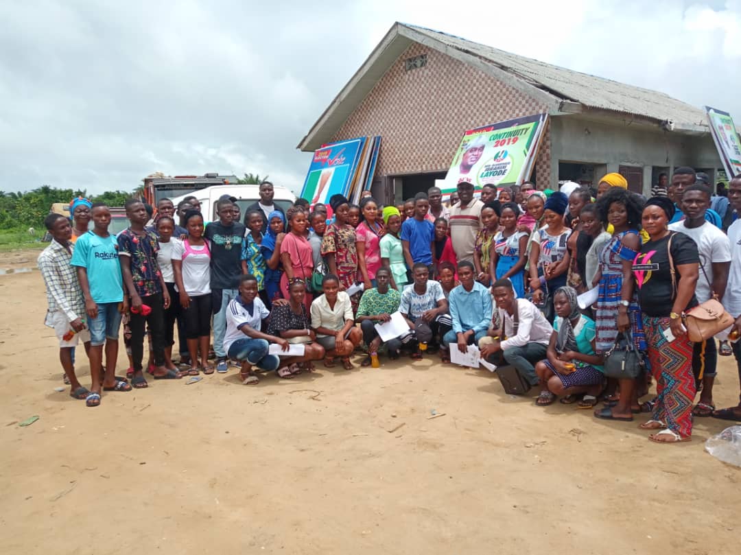 hon_oil's tweet photo. Presentation of FREE GCE FORMS to 120 beneficiaries in support of Education in my Constituency. 
#OIL88 #Education #10thEdition #Badagry 
@lshaofficial @AkinwunmiAmbode @irepbdg_ @WusuPedepo @realTodejiSB @APCNigeria https://t.co/vZqlIzZgqx