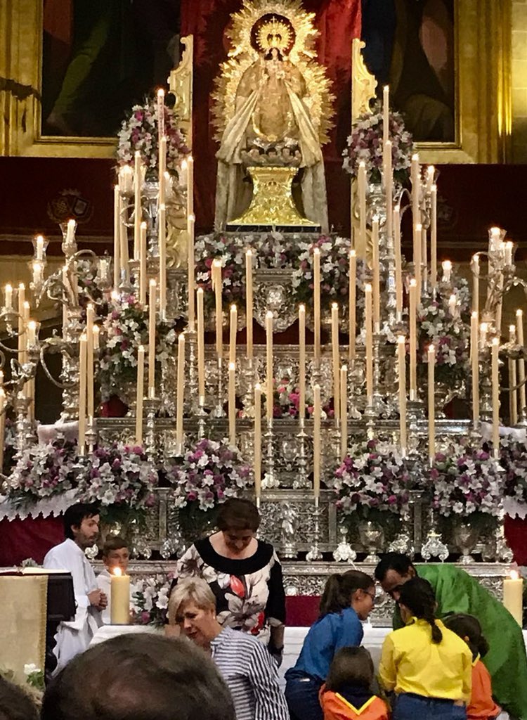 HdadRemediosMog's tweet photo. Agenda, Novena en honor a nuestra patrona la Virgen de Montemayor | En la tarde noche del día de ayer, 1 de septiembre, la Junta Gestora y miembros de la futura Junta de Gobierno asistieron al tercer día de la Novena acompañados por la Hermandad de la Borriquita y Scout Tamar. https://t.co/kInZPfFXDw