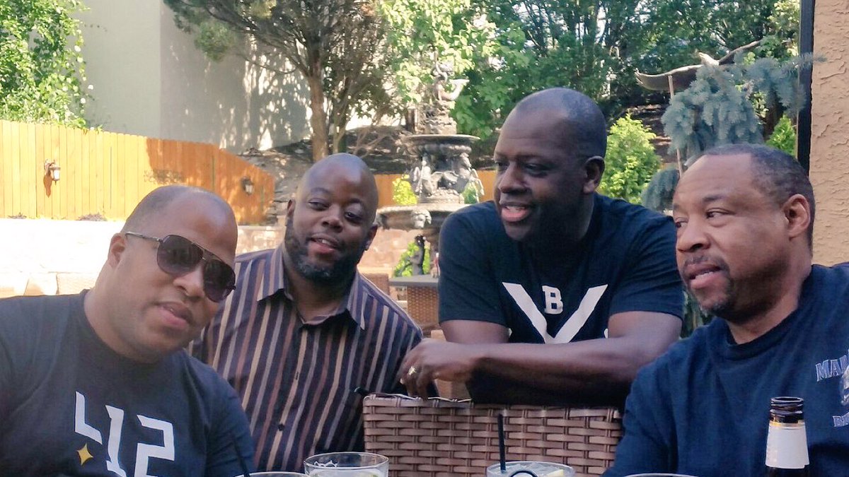 kljohnsoninfo's tweet image. Our Mothers are sisters and thankfully they raised us like brothers. I’m not the oldest but as you can tell from the pic...they all look up to me. 😂😂😂😂😂
#firstcousins #familyovereverything #holidayweekend