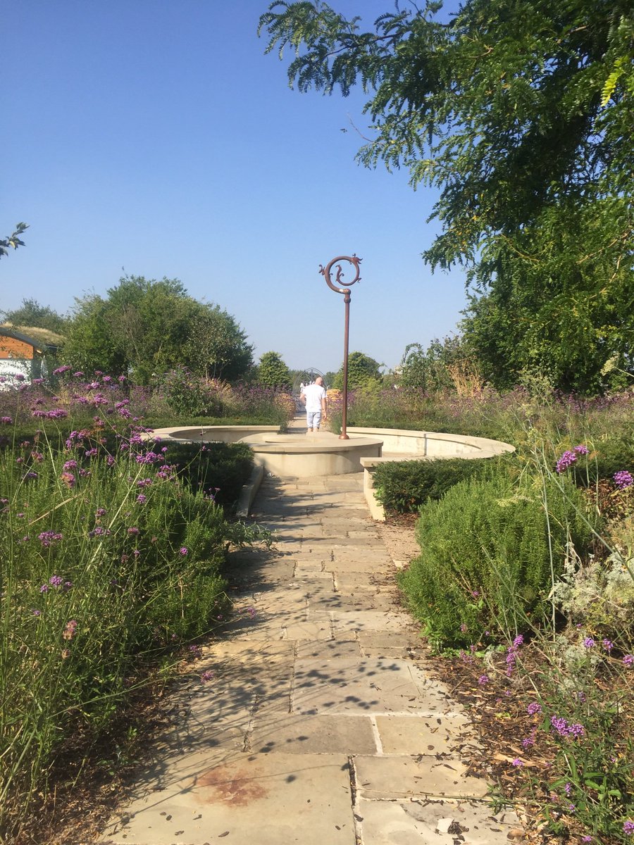 Gorgeous afternoon getting ruined at Lesnes Abbey #plumstead #greenwich #woolwich #abbeywood #se18