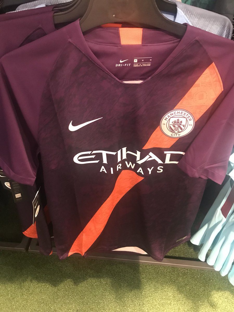 fors2's tweet photo. @City_Watch @Footy_Headlines Already for sale in stores in South Africa for some reason. https://t.co/zNcSAxbBIG