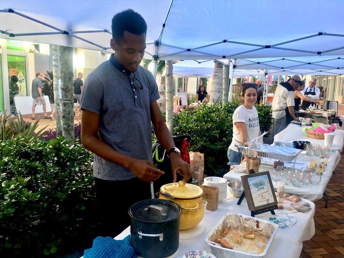 SolelyCurious's tweet photo. Breaks are important... from weekend, holidays and even bathroom breaks!! Thanks @donellpubien for manning the booth when I had to step away... and to all the wonderful peeps I met @whineandcheezits and @valeriegr can’t wait to meet again! 
lovecooking #bahamianfood https://t.co/bfkdUAjN31