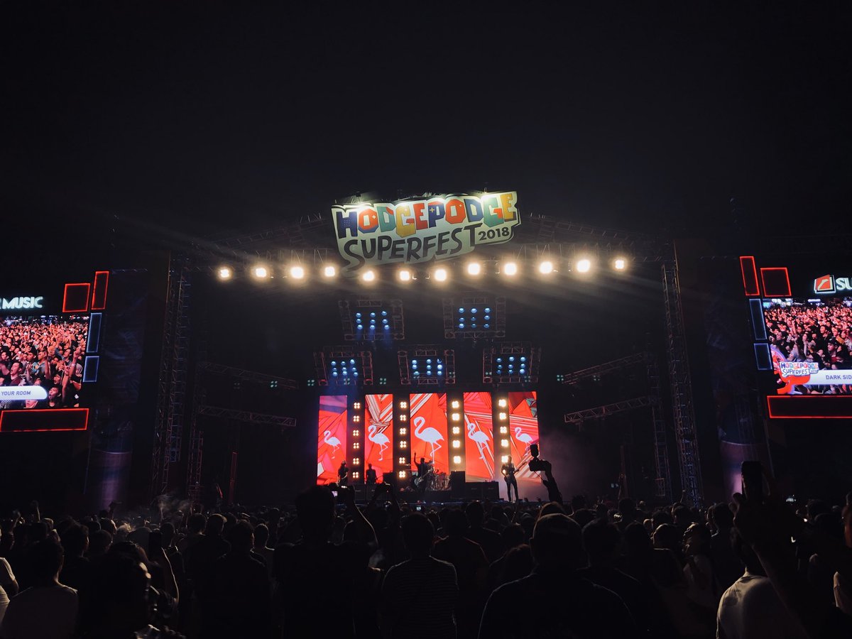 hodgepodgefest's tweet photo. Sing along with us at #SuperMusicStage! @AllTimeLow keeps us up all night with their amazing performance!
#HodgepodgeSuperfest2018 
.
.
#HPSF18
#JavaFestPro 
#SuperMusic https://t.co/OkFwgcqkPh