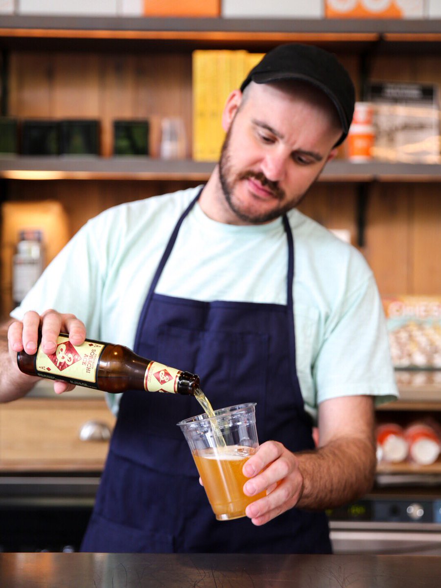 Dus_Donuts's tweet image. Pouring out a good time. #LaborDayWeekendVibes