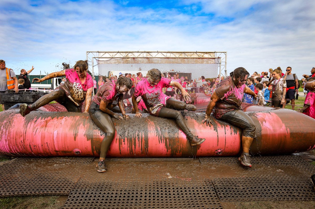 SallyAdamsPhoto's tweet image. Who doesn’t love a Muddy Run?! @CR_UK @raceforlife #RealWomen #MuddyRun @CornwallLive #BeatCancer