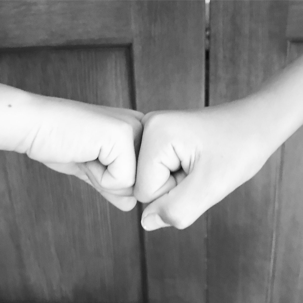 UpliftersTeam's tweet photo. 👉Do this with 10 people today! 👊 #kidsupliftingkids #humansupliftinghumans #girlsupliftinggirls #sundaylovedayyay https://t.co/gJ818IzPaS