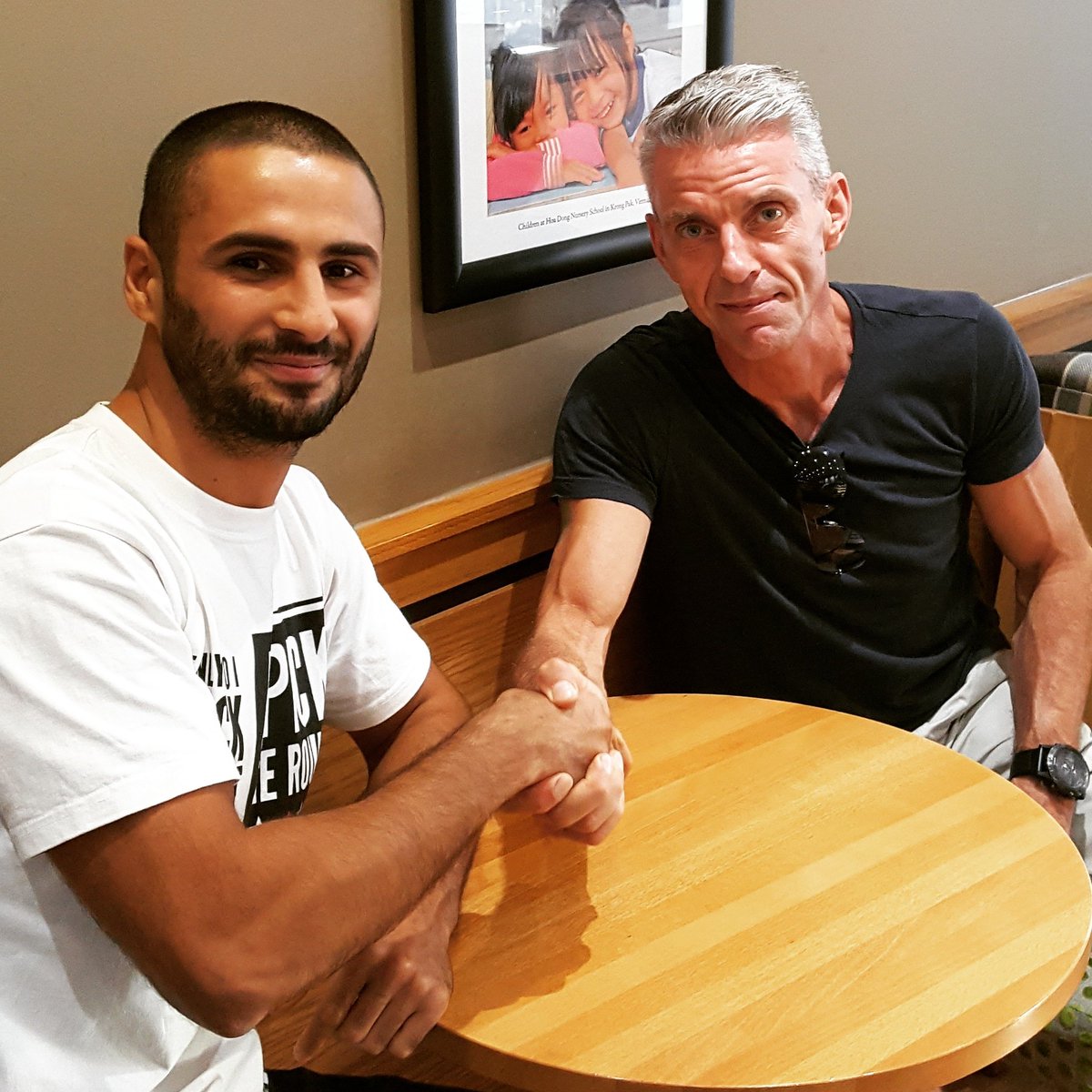siarozgul's tweet photo. Great deal with @n4workout  for my boxing career 🥊🥊🥊
@mtkglobal #TeamMTKGlobal #siarozgul 
#boxing #sponsorship #deal https://t.co/T2m91KP7eH
