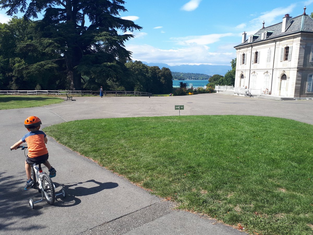 Nabil_Louaar's tweet photo. La #VoieVerte , contexte idéal pour un duel père-fils... #ParcMontessuit-#ParcLagrange sans ravitaillement. #GrandGeneve #TuerLePere #Annemasse #vélo #footing https://t.co/klfotqYKh6