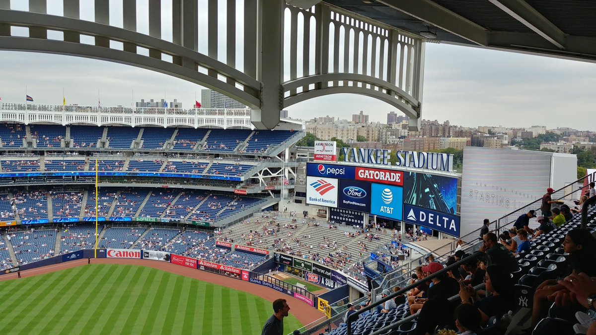 dcoz29's tweet photo. Nose bleed seats for sure, but the views of the city make it a great experience. https://t.co/Oi0KNenzfq