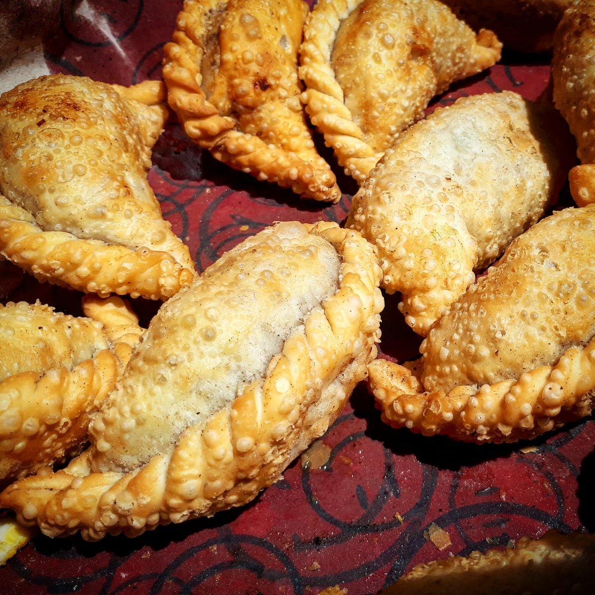 darioes27714659's tweet photo. Identidad y Sabores
Concurso de la Empanada Salteña
@amanda_fuxman
@eleo_fernandez
@MARIASAMAME
@cocinAR
@AgroindustriaAR
@I_SdemiSalta
@bacochef
#SsAFSalta
#cocinaconidentidad
#Salta
#saltarevolucionasabor
#cocinaregional https://t.co/1I0pI8Bsxf