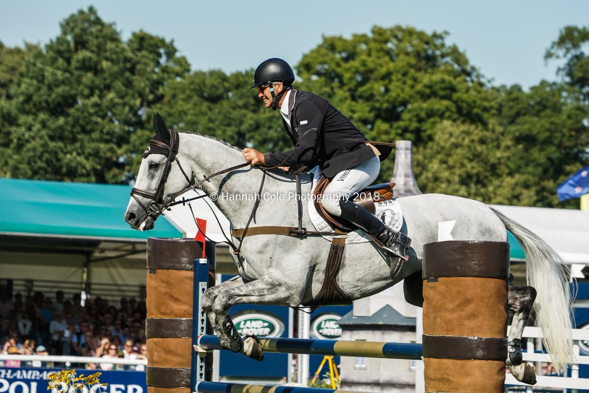 JustMsHannah's tweet photo. #LRBHT18 #Burghley
Top 3 - what a weekend, what a finish. Burghley never disappoints.
Congratulations Tim Price, your Burghley 2018 winners https://t.co/kWod1asHZj