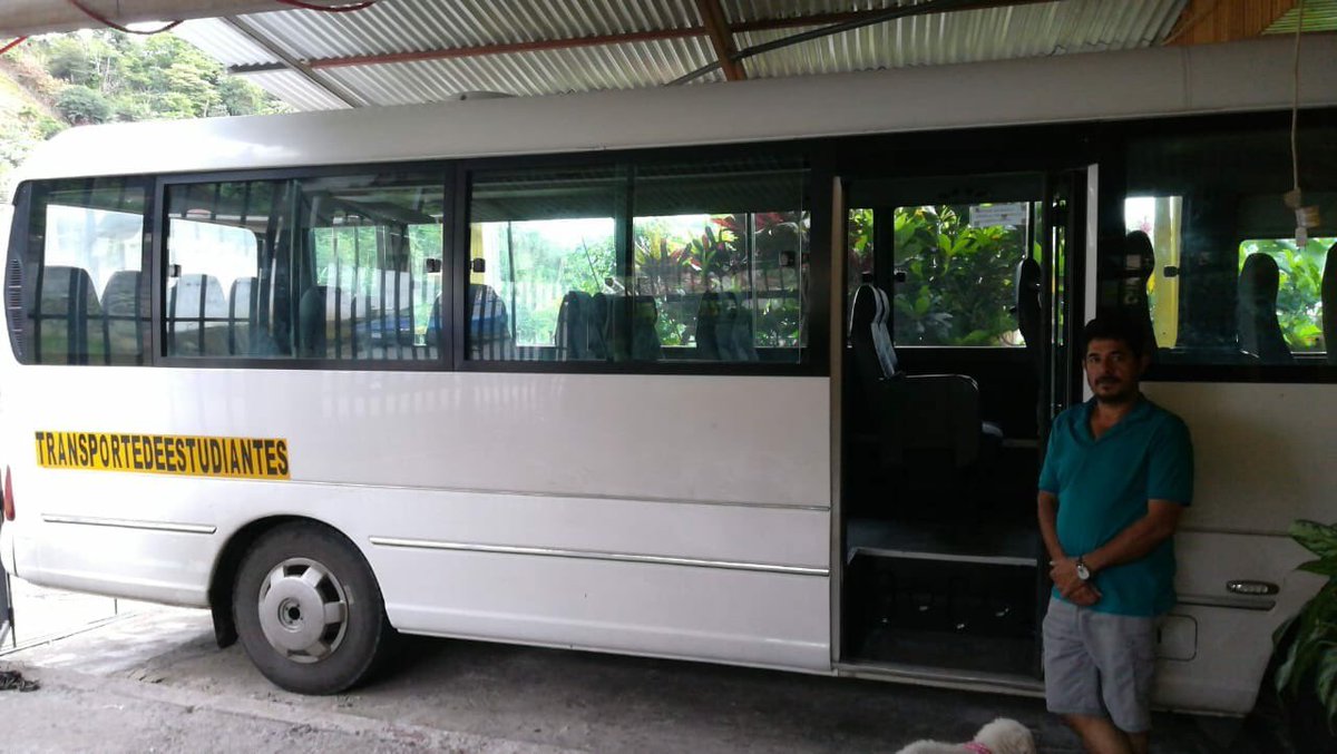 Hola gente este es mi tío y brinda servicio de transporte a todo el país para excursiones los fines de semana o días feriados, con póliza, seguro y permisos al día, 28 pasajeros. WhatsApp al 88796098 ó 22155821 Mauricio Guevara Carvajal 
RT porfa 🙏🏻