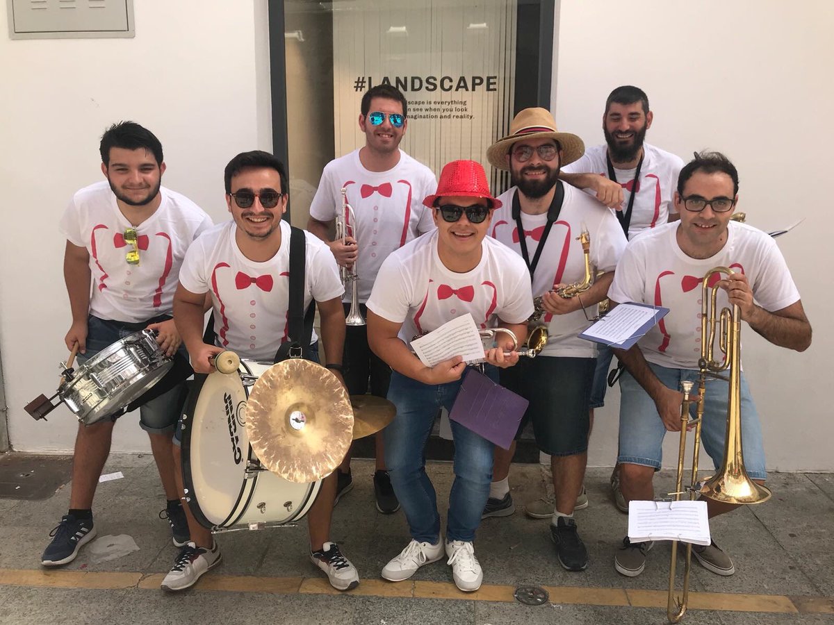 solfamidos's tweet photo. Nada mejor para nosotros que ponerle música a la tarde del día grande rondeño. Gracias a todos los que saltaron, bailaron y cantaron con nosotros!!! FERIA 2018 https://t.co/5yEhZBMfxx