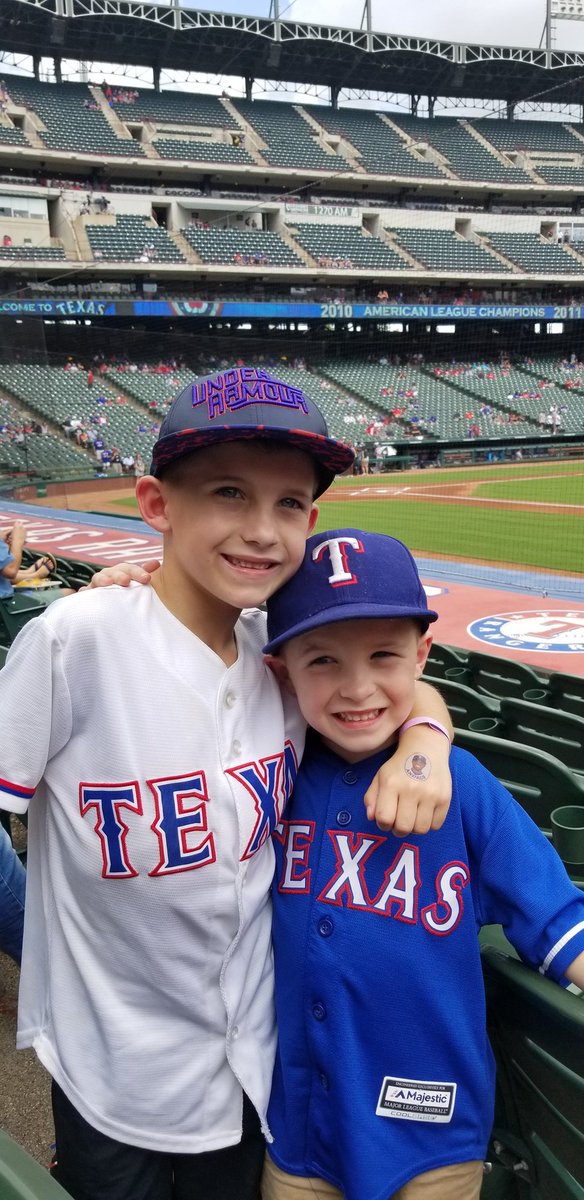 gandyak's tweet photo. @Rangers future HR hitters! #toppshr https://t.co/amMpyggx0p