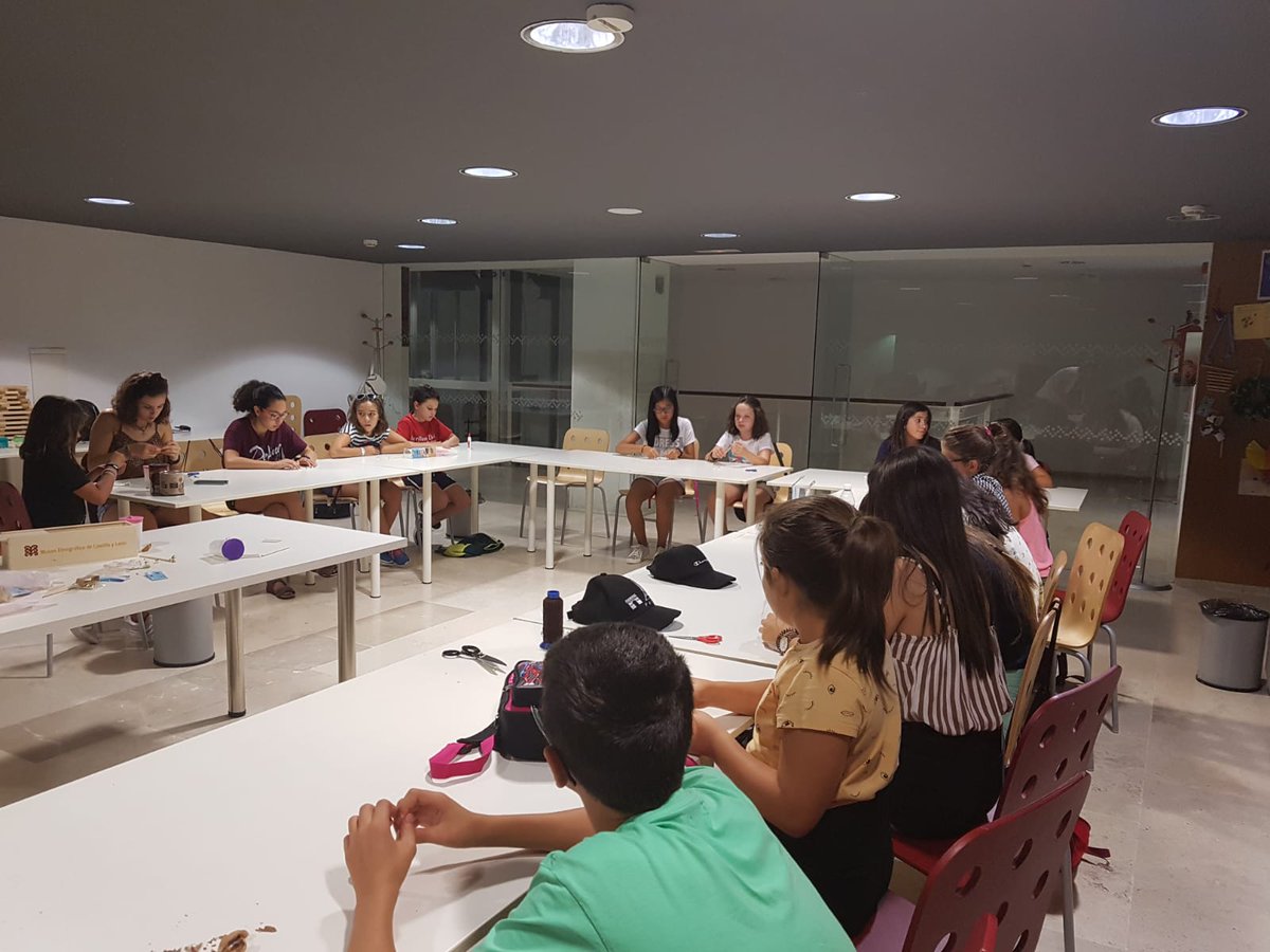 acberdion's tweet photo. Fotos del taller de instrumentos que ha realizado @Muset_CyL de Castilla y León para los alumnos del #CursoOcellum18. Agradecidos por hacernos disfrutar con la cultura de nuestra ciudad. #Zamora #Berdion https://t.co/Asd2sv2PN2