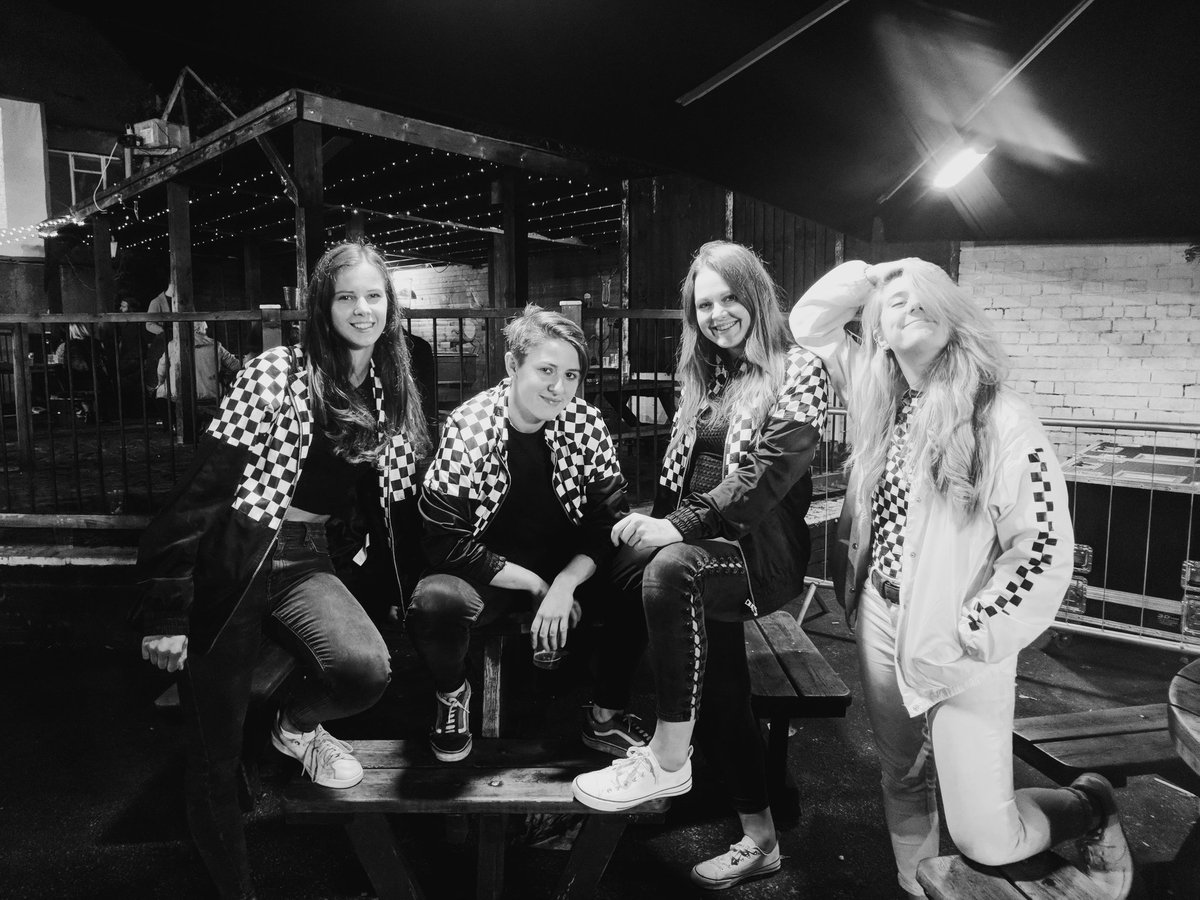 What a weekend! Mate these guys are so sick @zoewrenmusic @kaityraemusic and @KayleighCheer I am so sad its over :( played an awesome show supporting @toploaderofficial on sat, got home and temporally adopted a dog 😂 then did such a sick show at @wilkestock!!