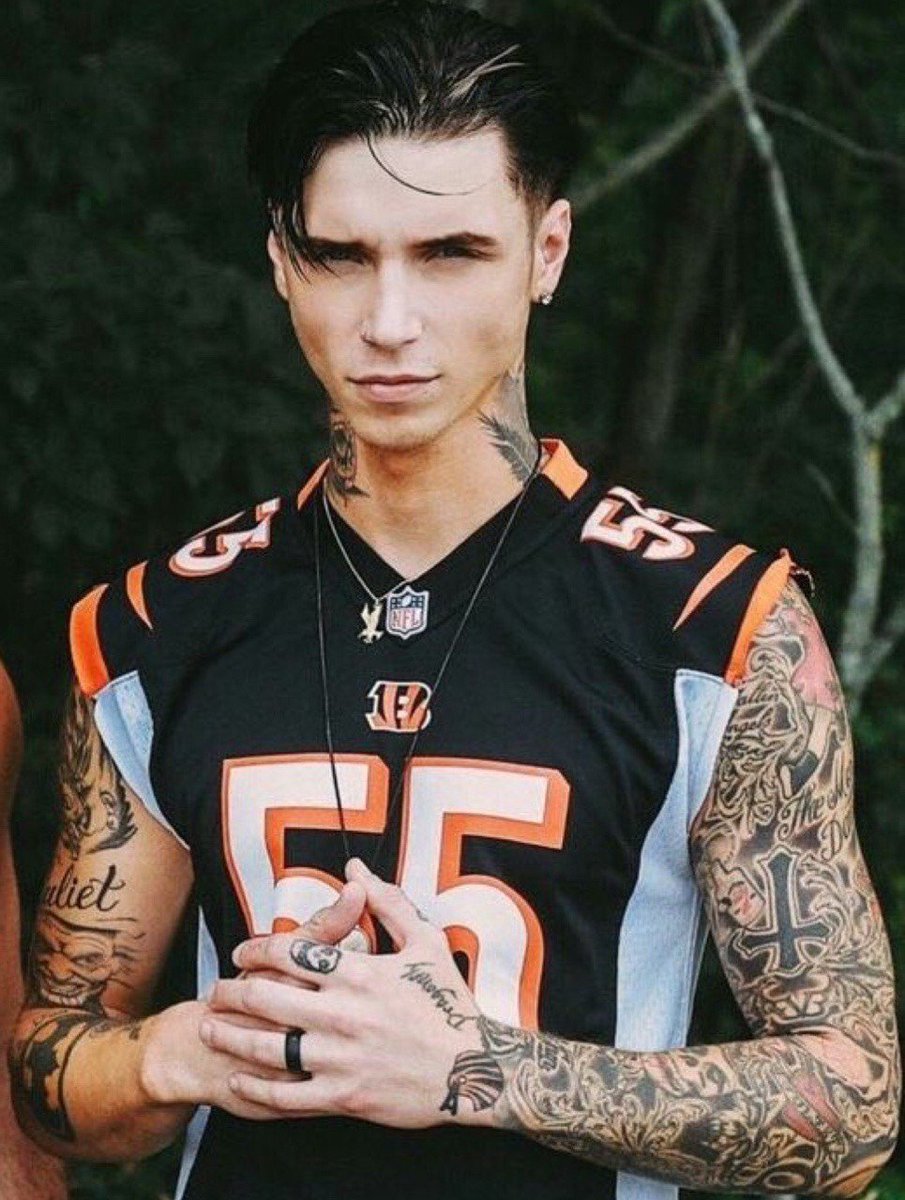 AndyBestPics's tweet photo. Wonderful man
#andybiersack #bvb #andyblack #blackveilbrides #bvbarmy https://t.co/kiJwHiBhZv