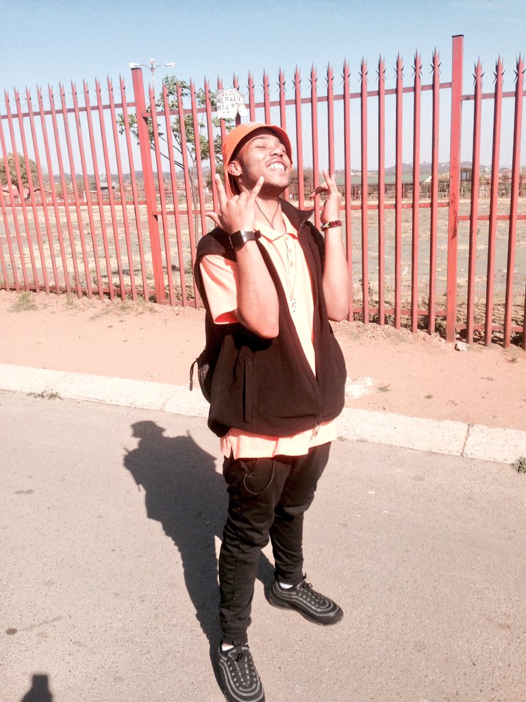Donray_Dill's tweet photo. *inserts caption* https://t.co/ao1Gjiv18R