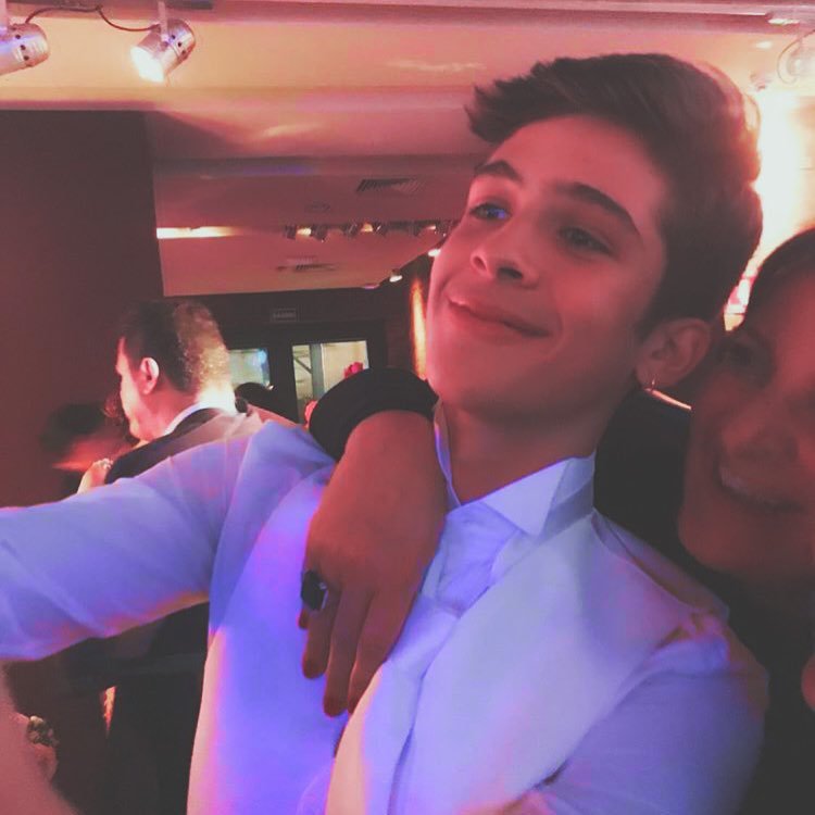 mpnjoaoguilherm's tweet photo. vamos fazer um sdv pra ganhar voto e seguidores tb pra quem quiser #MPN #JoaoGuilherme  
        
           rt aqui pra eu te seguir https://t.co/UsrL702YO7