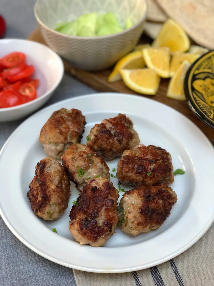 Alex_Hollywood1's tweet image. He ate 3 before I took the picture! Pork mince with chopped parsley oregano garlic lemon zest cinnamon salt &amp;amp; pepper fried then finished in the oven, stuffed into pittas with tomato coriander &amp;amp; cucumber salad &amp;amp; a dash of chilli sauce #dinnersready #Mediterraneanflavours #allgone